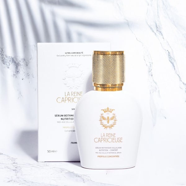 100% Cellular Botanical Serum of natural origin. Special synergy of organic oils by La Reine Capricieuse