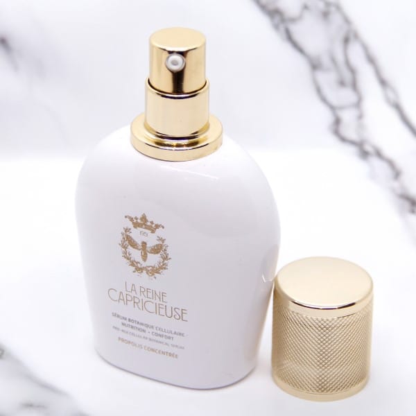 100% Cellular Botanical Serum of natural origin. Special synergy of organic oils by La Reine Capricieuse