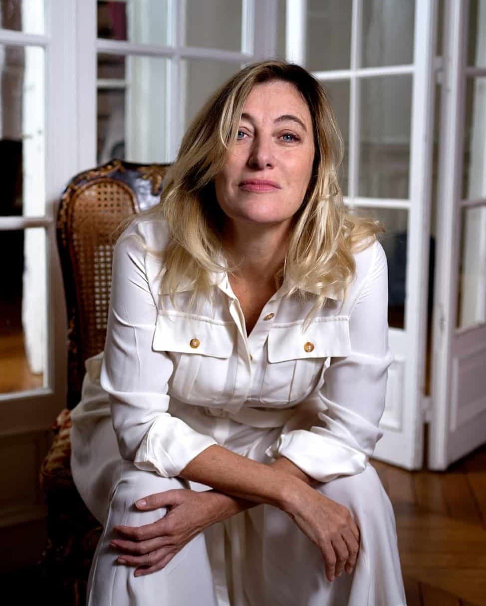 Valeria Bruni-Tedeschi pose pour La Reine Capricieuse